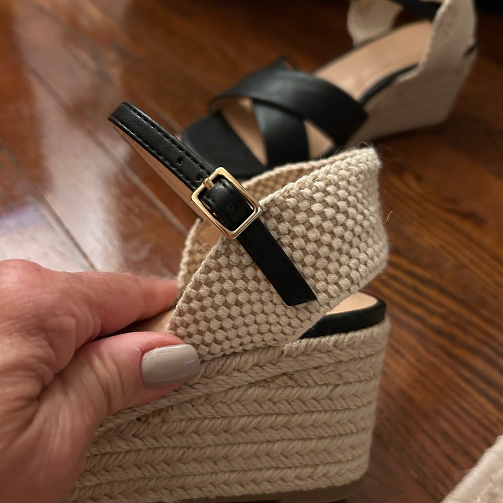 LOFT Black and Cream Sandals - Picture 5 of 5
